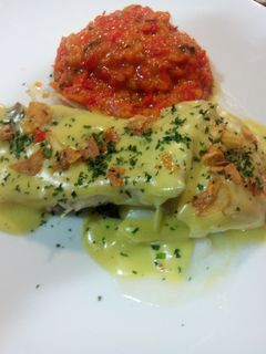 Una foto de Bacalao al pil-pil con pisto