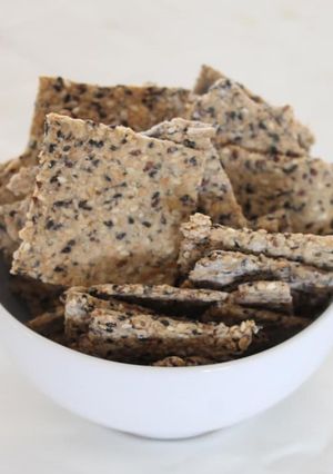 Una foto de Crackers de avena y semillas
