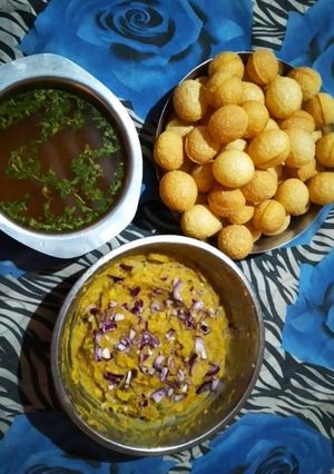 पानी पूरी (pani poori recipe in Hindi) रेसिपी मुख्य फोटो