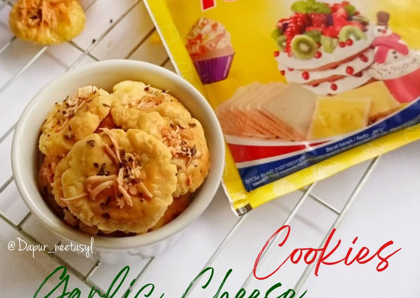 Garlic Cheese Cookies