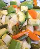 Ensalada Mixta con Lechuga, Vainitas, Zanahoria y Palta