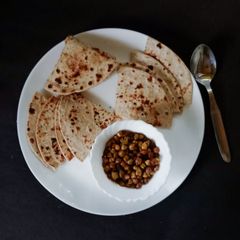 Sattu Roti aur Chana Sabji A picture of Sattu Roti aur Chana Sabji.