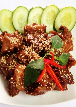 Hình của món Sườn non áp chảo.