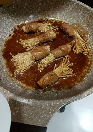 Foto resep Enoki Beef Rolls