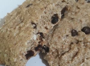 Una foto de Galletitas integrales de coco con chips de chocolate
