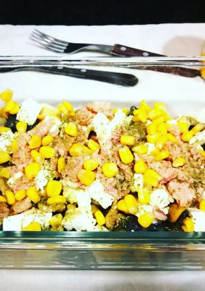 Una foto de Orecchiette arcobaleno bio con atún y queso griego