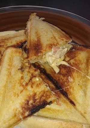 A picture of Chicken mayo and cheese sandwich.