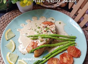 Gambar Grilled Salmon With Creamy White Sauce