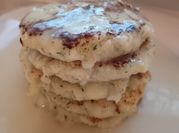 Una foto di pancake salato