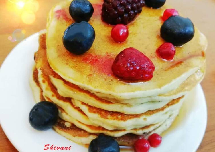 Recipe of Quick Oats Pancakes with Honey and Berries (Eggless)