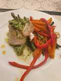 Escalopes de pescado blanco con cremato, hierbas y chauchas