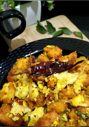 A picture of Bread Upma with Scrambled egg.
