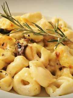 Una foto de Tortellini con Berenjena en Salsa Blanca al gratín