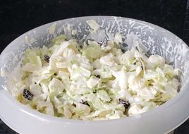 Salada de Repolho com Abacaxi, Maionese e Passas