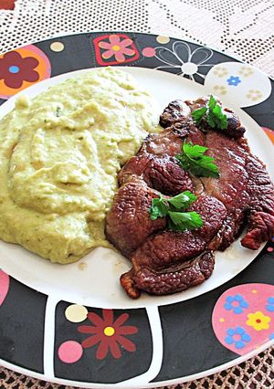 Una foto de Filete de cerdo con puré de verduras