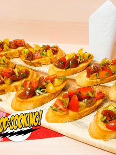 Una foto de Bruschetta de Tomate y Albahaca