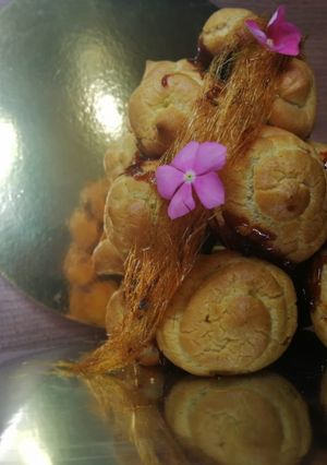 Una foto de Croquembouche