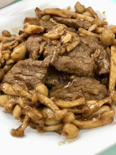 A picture of Stir Fried Beef with Shimeji Mushrooms.