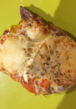 Une photo de Côtes de porc tomate fromage