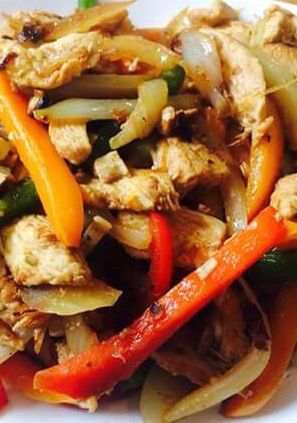 A picture of Satay Chicken and vegetables.