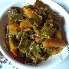 A picture of Sim aloo (masala beans).