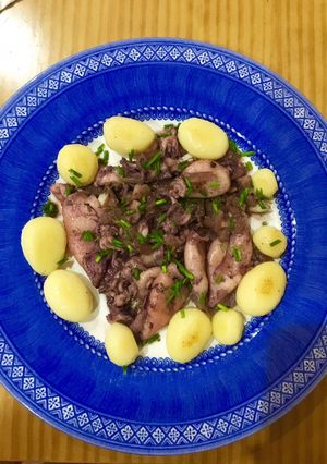 Foto principal de Chipirones con patatas baby