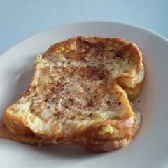 A picture of French Toast.