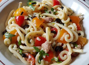 Foto di Pasta fredda con pomodorini datterino e tonno