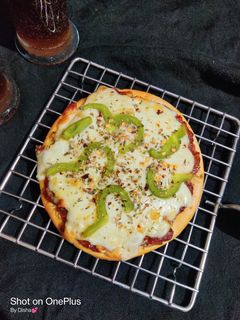 ગાર્લીક પીઝા (Garlic Pizza Recipe in Gujarati) રેસીપી મુખ્ય ફોટો