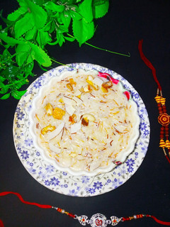 सेवई खीर (Sevai kheer recipe in hindi) रेसिपी मुख्य फोटो