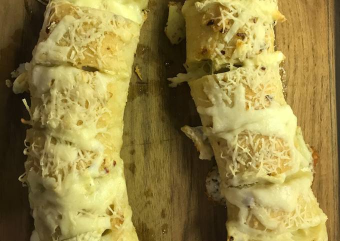 Recipe of Super Quick Homemade Brie Stuffed Garlic Bread