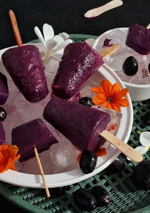 A picture of Jamun Popsicles.