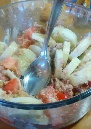 Una foto de Ensalada de atún fresca