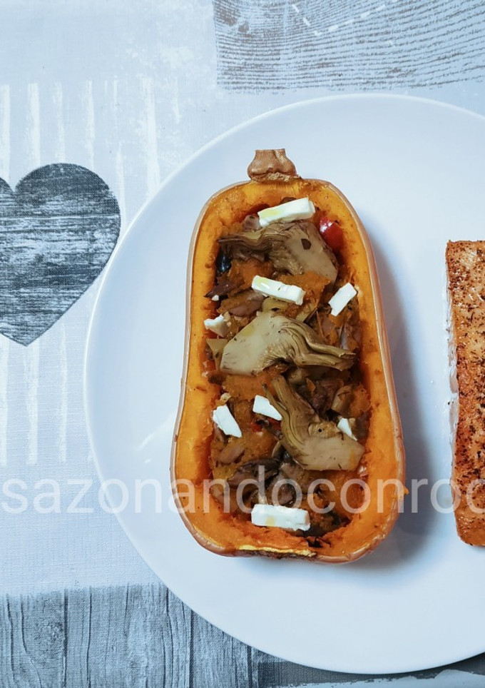 Una foto de Calabaza rellena de verduras y queso feta