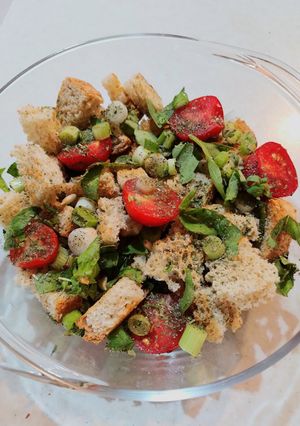 عکسی از دستور سالاد گوجه گیلاسی