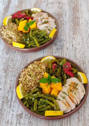 Une photo de Poke bowl au poulet