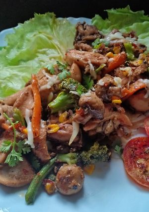 A picture of Spice Mix Chicken with Saute Veggies.