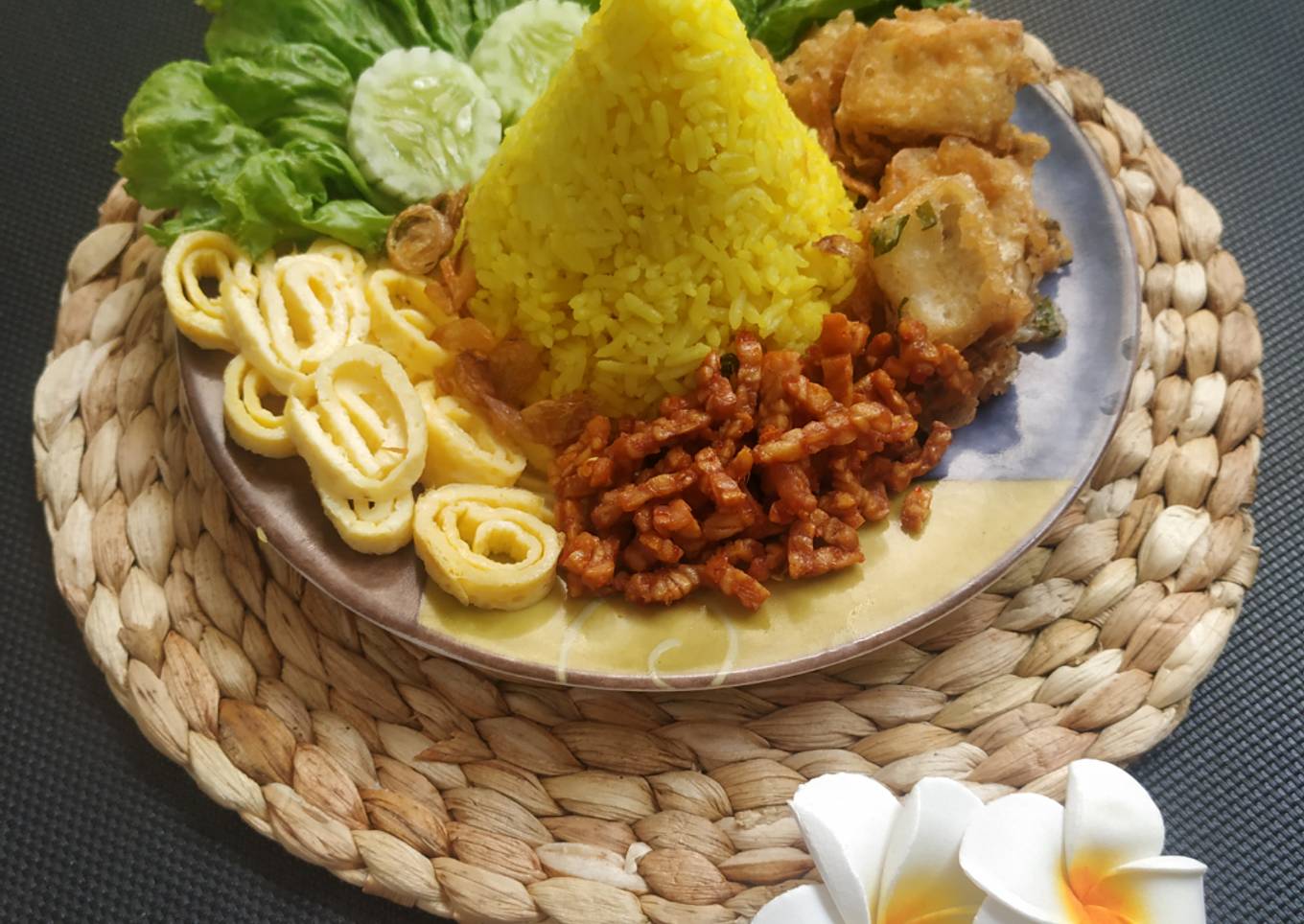 Nasi Kuning (Rice Cooker)