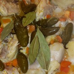 A picture of Pollo en vinegrado.
