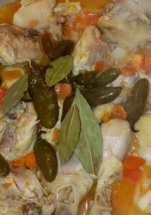 A picture of Pollo en vinegrado.