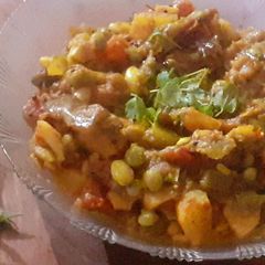 A picture of Tuvar,aloo,baigan, papdi aur tamatar ki mixed sabzi.