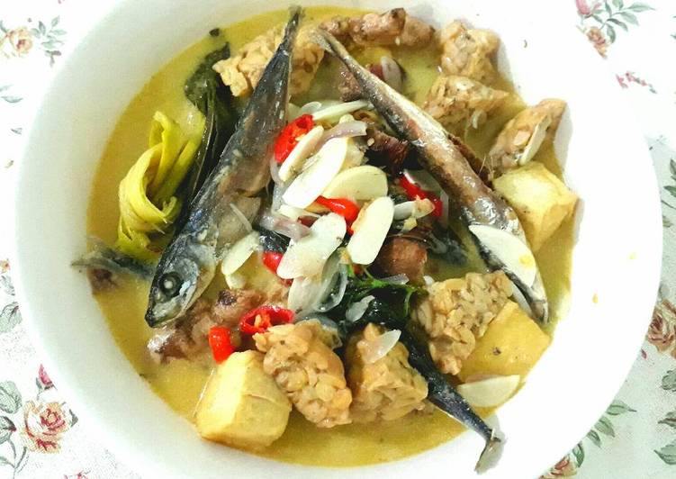 Langkah Mudah untuk Menyiapkan Pindang Masak Santan yang Lezat Sekali