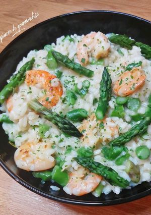 Une photo de Risotto asperges crevettes