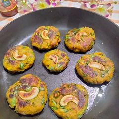 A picture of Matar palak kabab.