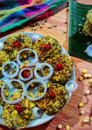 A picture of Moong sprout and chana dal tikki.