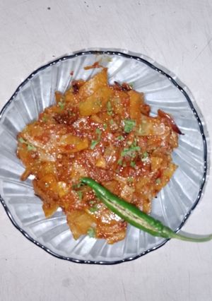 A picture of Raw papaya sabzi🧄🧅🍅🌶️.