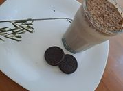 Una foto de batido de oreo sin helado