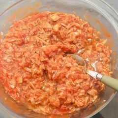 A picture of Mix of tuna, tomato and onion.
