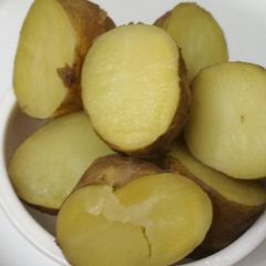 A picture of Boiled potato in microwave.