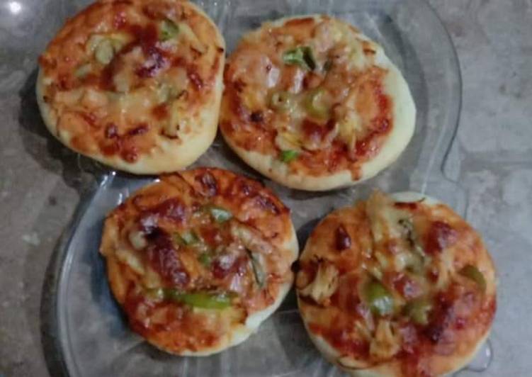 Mini pizza for kids lunch box